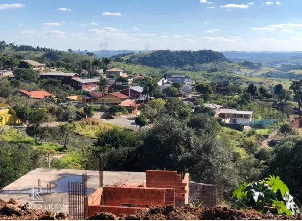 Imagem Terreno em condomínio com obra iniciada e projeto para casa com 600m² de area util.