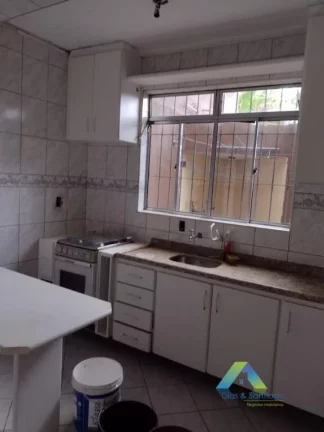 Imagem Sobrado com 200 metros construídos, 2 dormitórios, 4 vagas quintal excelente localização e valor !