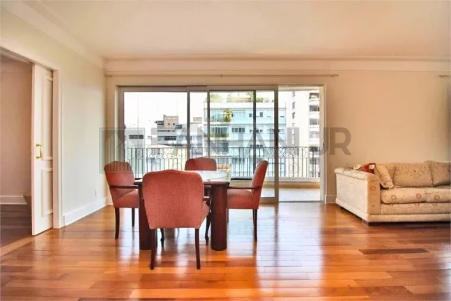 Imagem Imperdível! Apartamento de alto padrão com 3 suítes e 4 vagas na Cerqueira César, São Paulo-SP - 208m². Confira já!