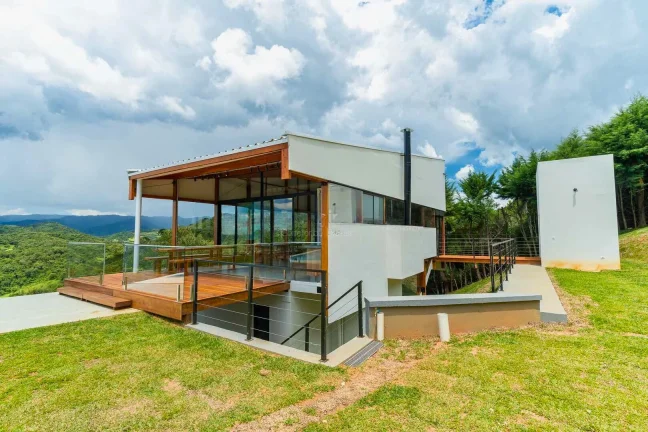 Imagem Exclusividade: Design Moderno com Vista para a Pedra do Baú