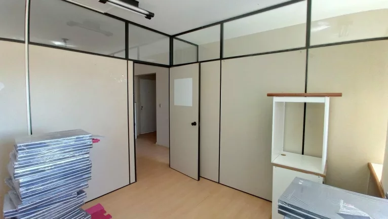 Imagem Sala/Conjunto Comercial à Venda, 60,79m2, Dividida Em 3 salas, Com Vaga de Garagem - Centro, Florianópolis/SC