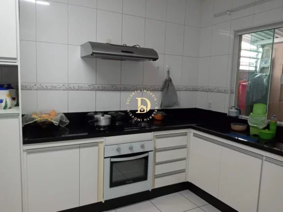 Sobrado com 4 Quartos à Venda, 180 m² em Parque Industrial - São José Dos Campos