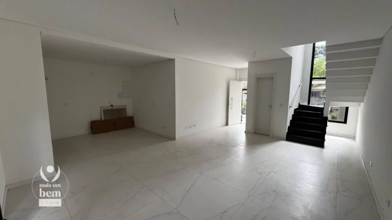 Imagem Sobrado triplex com 160 m², terraço com churrasqueira, 3 quartos (1 suíte), à venda por R$ 1.290.000 - São Lourenço - Curitiba/PR