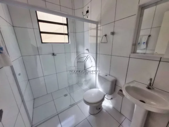 Imagem Espaçosa Casa Sobreposta Alta 2 Quartos no Tupi, Praia Grande