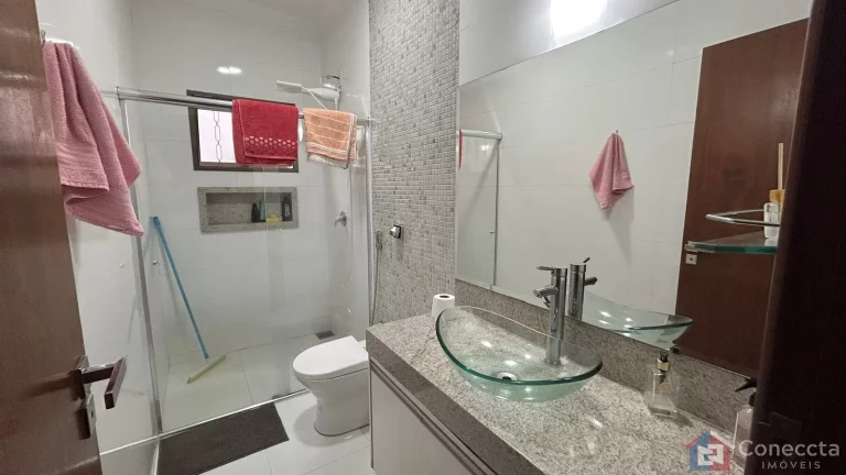 Imagem Casa de Alto Padrão à Venda no Jardim Califórnia – 3 Quartos, Suíte e Espaço Gourmet – Patos de Minas