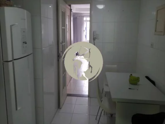 Imagem PARA INVESTIDORES! APARTAMENTO COM ELEVADOR, A 1 QUADRA DA PRAIA DO EMBARE. MUITO ABAIXO AO VALOR DE...