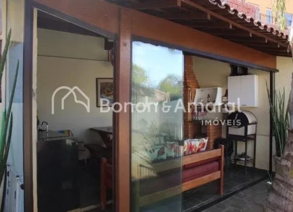 Imagem ...#34;Espaçoso Sobrado de 3 Dormitórios com Suíte e 4 Vagas em Rua Tranquila de Sousas...#34;