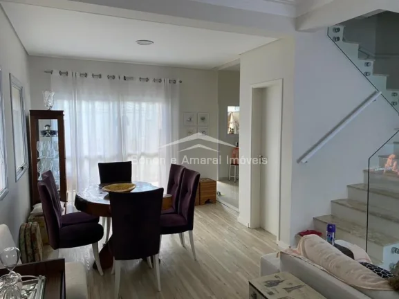 Imagem São 3 dormitórios sendo uma suíte, todos os quartos com ar condicionado.
3 banheiros, 2 salas, 2 ...