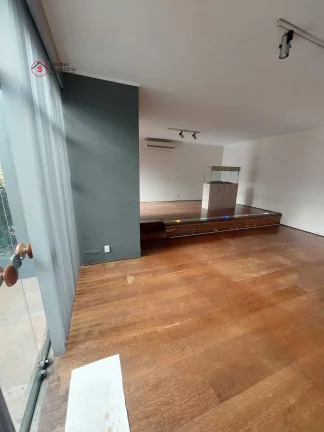 Imagem CASA ASSOBRADADA A VENDA, 500 METROS DE TERRENO. 4 DORMITÓRIOS, SENDO 2 SUITES (1 DELAS COM CLOSET E VARANDA), 2 SALAS GRANDES COM AR CONDICIONADO.