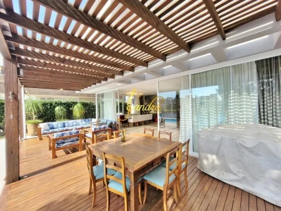 Imagem Casa condomínio com 05 suites e piscina aquecida