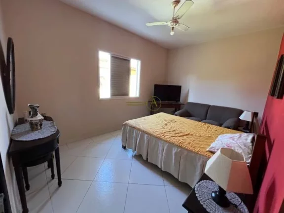 Imagem Casa térrea à venda de alto padrão, 100 metros da praia, em Peruíbe