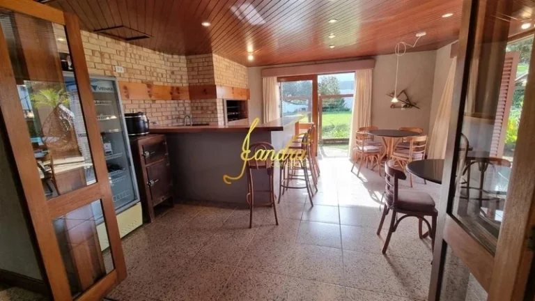 Imagem Sobrado no Centro de Xangri-la com 05 dormitórios com piscina
