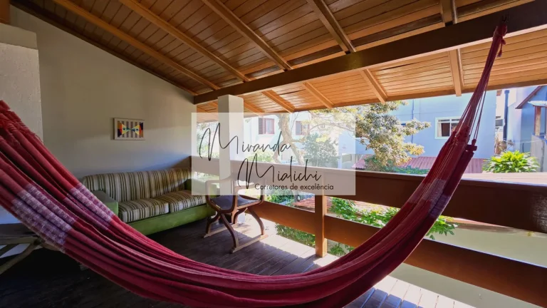 Imagem Casa Multifamiliar para venda em Ponta das Canas, 495m²