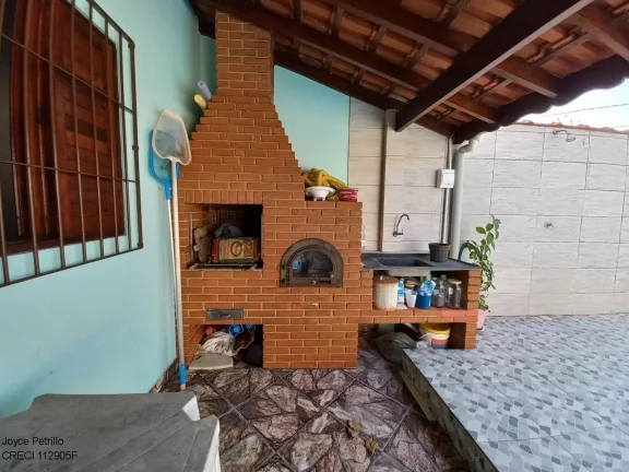 Imagem Casa 3 dormitórios e piscina, disponível para locação em Peruíbe.