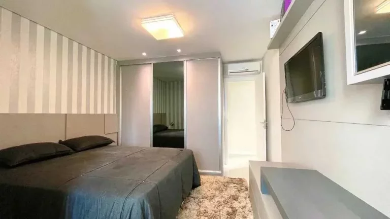 Imagem Apartamento mobiliado de alto padrão com 4 dormitórios e 3 vagas no Centro de Balneário Camboriú