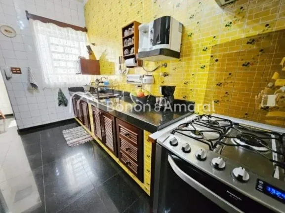 Imagem Casa bem localizada, em avenida consolidada, rodeada por clínicas, comércio, escritórios e estaci...