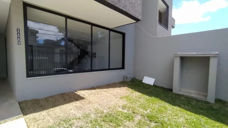 Imagem Sobrado para Venda em São José dos Pinhais, Centro, 3 dormitórios, 3 suítes, 4 banheiros, 3 vagas