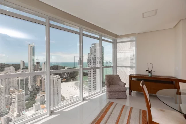 Imagem Apartamento à venda com 04 suítes no Centro de Balneário Camboriú/SC