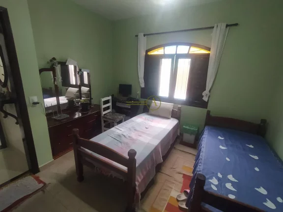 Imagem Casa com 3 dorms + Edícula, á 700m da Praia á venda em Peruíbe