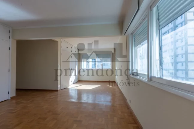 Imagem Apartamento na Rua Maranhão com 4 dormitórios (1 suíte) e 2 vagas, 220m2