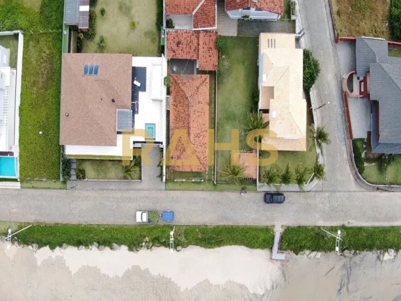 Imagem Venha conhecer essa bela casa em Ubatuba, Santa Catarina, com 3 dormitórios, 2 suítes e garagem co...