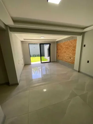 Imagem Casa nova de alto padrão com 4 suítes e 3 vagas de garagem em Itajaí/SC