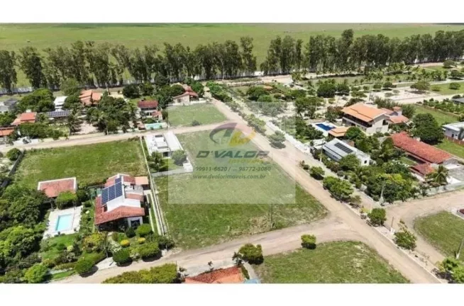 Vende-se terreno em condomínio fechado, country, com 750 m2
