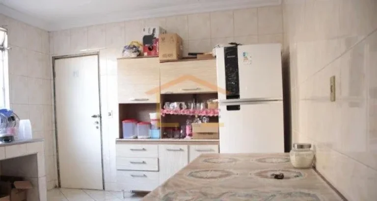 Imagem Sobrado com 4 dormitórios, 3 bem espaçosos e 1 menor. A sala é ampla e dividida em dois ambientes...