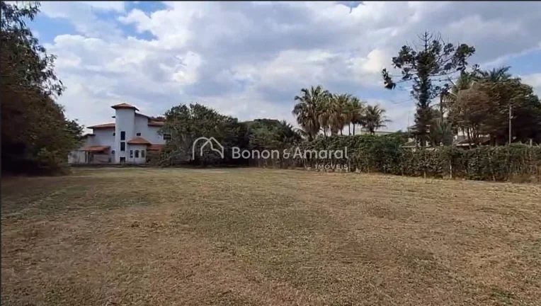 Imagem Terreno plano de 1.800m², já cercado.

A região também está em processo de melhorias, com obras...