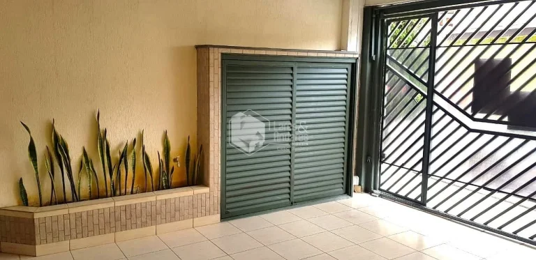 Imagem SOBRADO À VENDA, COM 200M² COM 3 DORMS SENDO 1 SUÍTE COM 2 VAGAS E ARMÁRIOS EMBUTIDOS NA COZINHA - OPORTUNIDADE VILA ROMANA