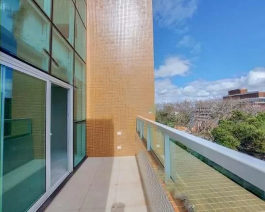 Imagem Cobertura com terraço amplo, 03 suítes, 03 vagas pronta para morar, no Cabral em Curitiba -PR