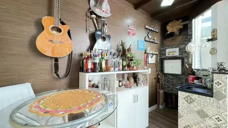 Imagem Sobrado com 2 dormitórios e 1 vaga de garagem com terraço e churrasqueira em Balneário Camboriú
