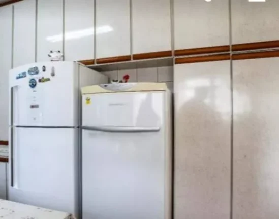 Imagem Casa Com 150 metros 3 Dormitórios 2 Banheiros e 5 vagas de garagens
