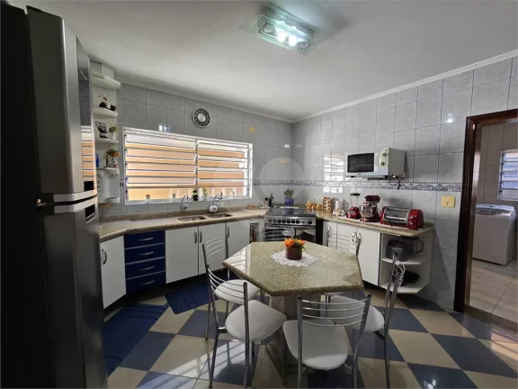Imagem Sobrado à venda com 4 quartos, sendo 1 suíte, em JAGUARA, São Paulo - SP