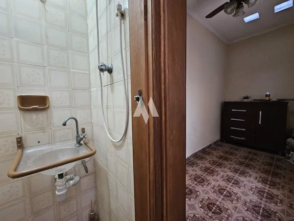 Imagem Casa com 3 Quartos e 4 banheiros à Venda na quadra da praia - Ponta da Praia - Santos/SP