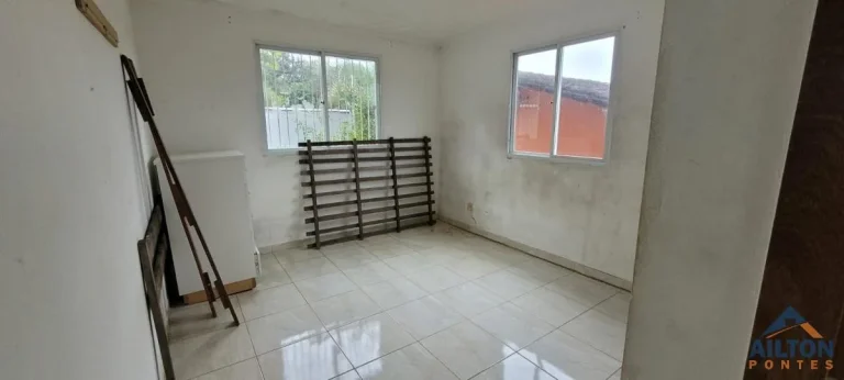 Imagem Casa com 2 Quartos à Venda no Bairro Perocão - Guarapari/ES