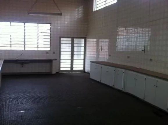 Imagem Barracão com 950m2 em ótima localização, no centro da cidade.Palace Imobiliária Ltda tem mais o...