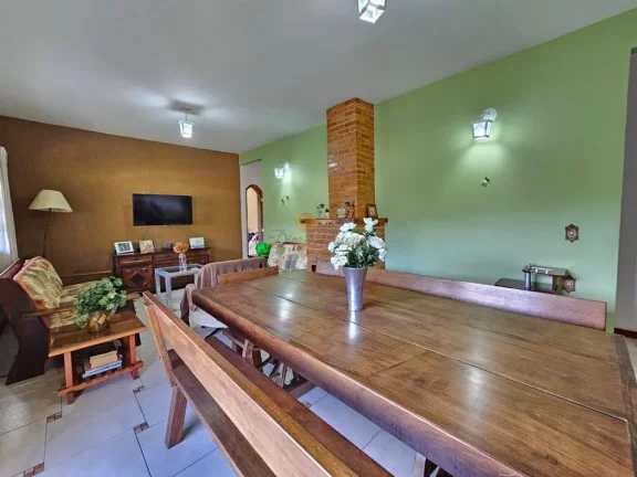 Imagem Casa em Condomínio para Venda em Teresópolis / RJ no bairro Vale Alpino