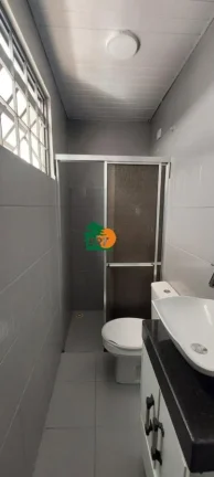 Imagem Casa Comercial para Locação em São Roque, Esplanada Mendes Moraes, 3 banheiros, 2 vagas