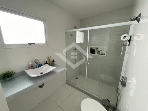 Imagem Casa Dúplex em Condomínio Fechado: Conforto e Segurança