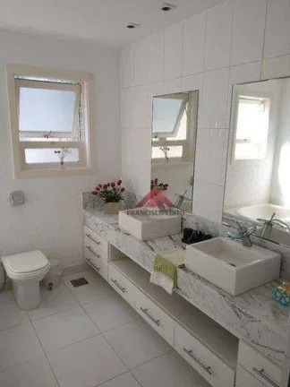 Imagem Casa com 4 quartos (1 suíte) à venda, 390 m²