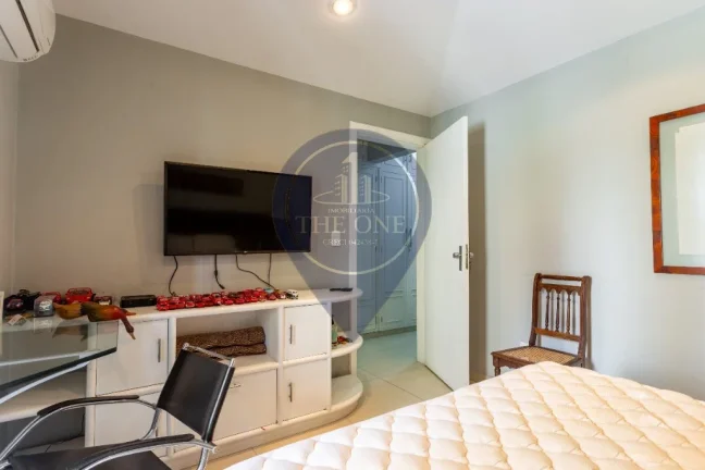 Imagem Apartamento à venda em São Paulo-SP, Vila Nova Conceição: 3 quartos, 1 suíte, 2 salas, 3 banheiros, 2 vagas, 141m². Imperdível!