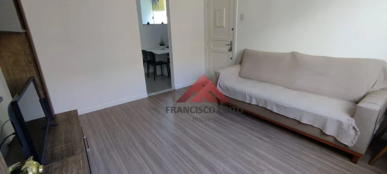 Imagem Apartamento próximo ao Abel, todo reformado, 2 lances de escada. Condomínio barato.