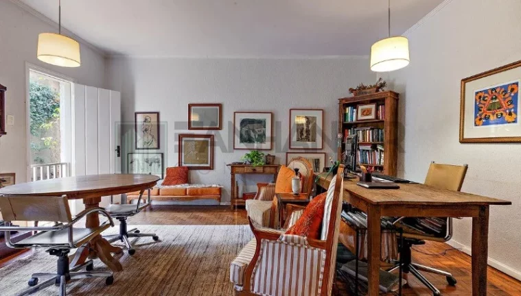 Imagem Casa estilo Farm House para Locação no Jardim Paulista - São Paulo-SP: 3 Quartos, 1 Suíte, 4 Salas, 4 Banheiros, 2 Vagas, 223m².