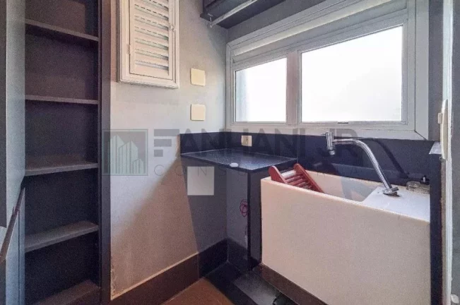 Imagem Venha conhecer o apartamento dos seus sonhos! Este incrível Loft Duplex está em excelente estado e possui características que vão te encantar. Ao ent