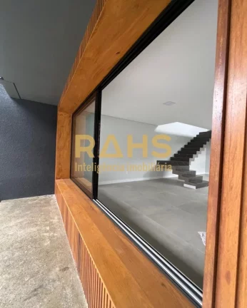 Imagem Lindo geminado de alto padrão no Condomínio Santos Dumont Este imóvel é para você, que busca um...