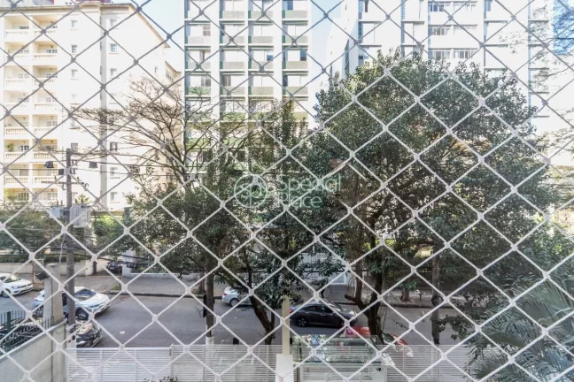 Imagem Ótimo apto com 145m², no Itaim. Amplo living para três ambientes - todos com grandes janelões, s...