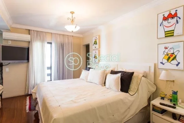 Imagem Excelente cobertura duplex com 400m² em Moema. O piso superior dispõe de uma bela área de lazer p...