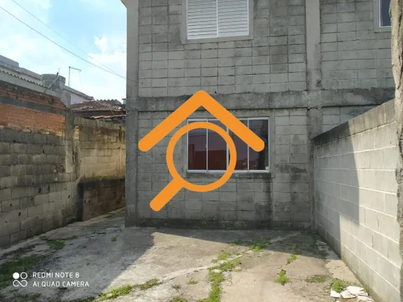 Imagem São 2 casas independentes, cada uma com 3 dormitórios e com 2 vagas de garagem. Próximo a estação de trem Varginha.