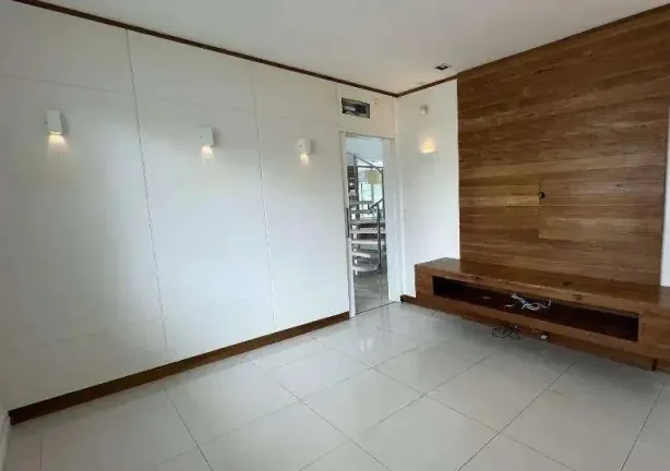 Imagem Casa de Alto Padrão em Jurerê Internacional a Poucos Minutos da Praia